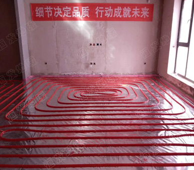 水地暖施工现场